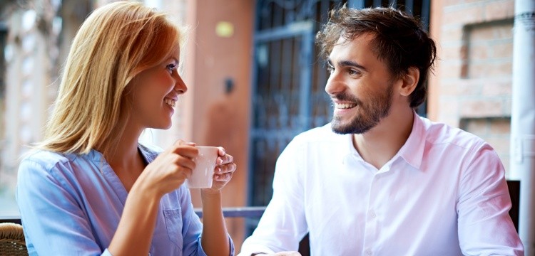 Cele mai bune site-uri și aplicații de întâlnire pentru a flirta și găsi un partener